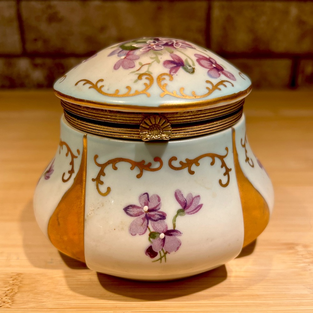 Vintage Hand painted Hinged Violet Dresser Jewelry Trinket Jar Gold Scroll